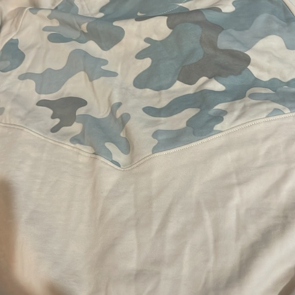 FILA NWT Camo sweatshirt with Orange Logo very soft inside XXL - Picture 3 of 5